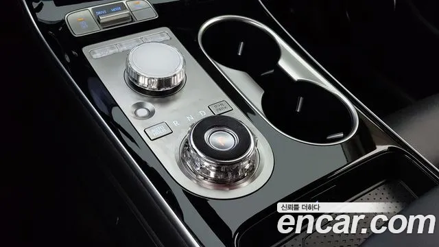 Genesis GV70 — Фото автомобиля 16