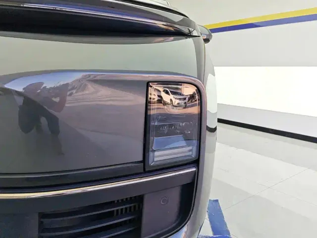 Li Auto L8 — Фото автомобиля 5