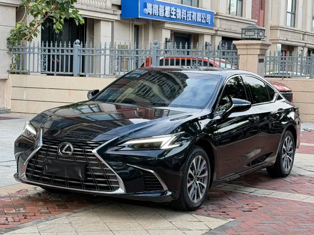 Фотография автомобиля — Lexus ES