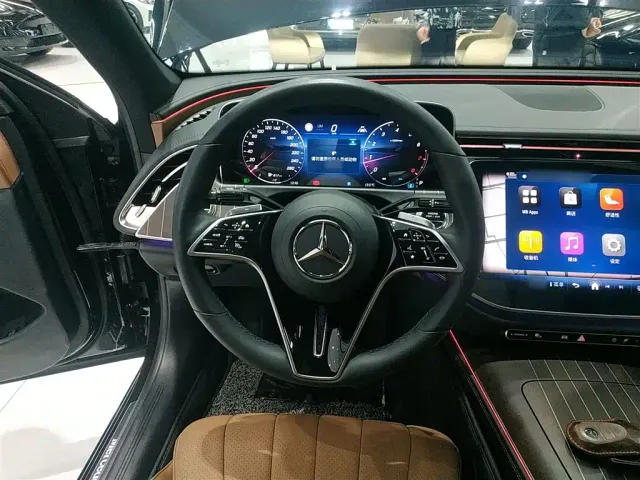 Mercedes-Benz E-Class — Фото автомобиля 6