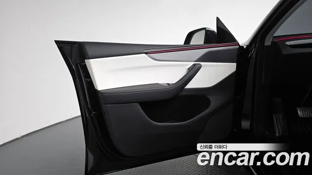 Tesla Model Y — Фото автомобиля 13