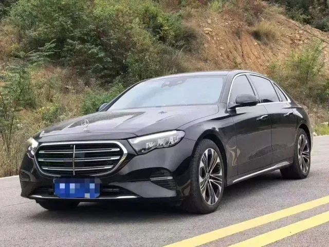 Фотография автомобиля — Mercedes-Benz E-Class