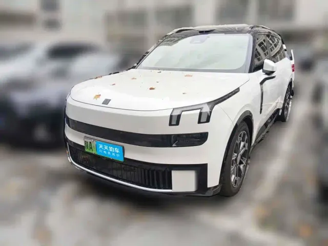 Фотография автомобиля — Lynk & Co 900