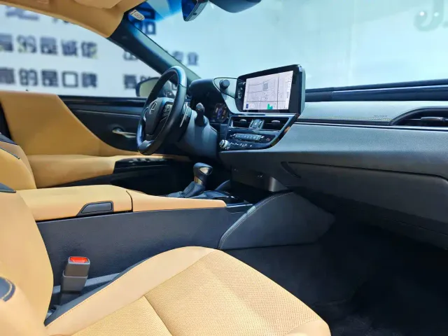 Lexus ES — Фото автомобиля 7