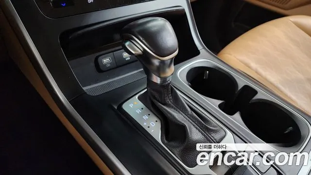 Kia Carnival Generation 4 — Фото автомобиля 9