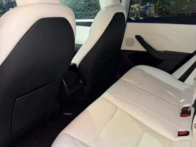 Tesla Model 3 — Фото автомобиля 7