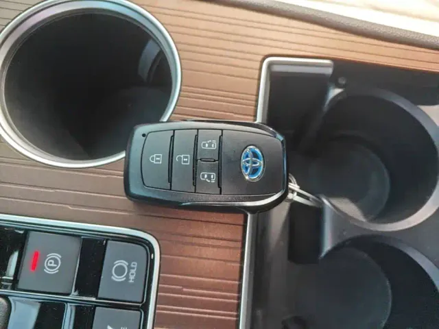 Toyota Sienna — Фото автомобиля 8