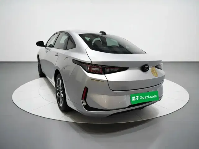 Changan Qiyuan A05 — Фото автомобиля 4