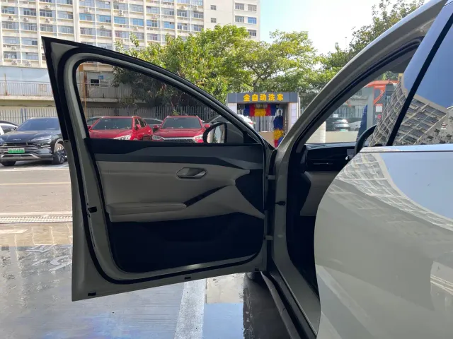 BYD Qin L — Фото автомобиля 8