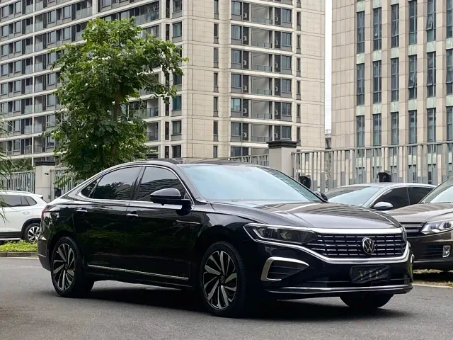 Volkswagen Passat — Фото автомобиля 12