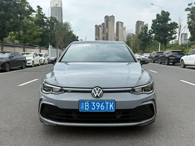 Volkswagen Golf — Фото автомобиля 2