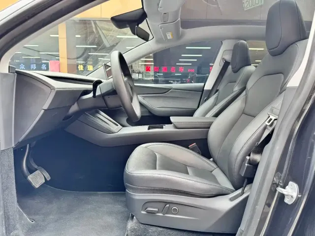 Tesla Model Y — Фото автомобиля 5