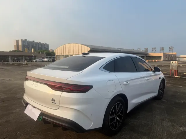 BYD Qin L — Фото автомобиля 8