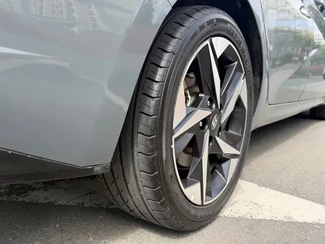 Hyundai Elantra — Фото автомобиля 18