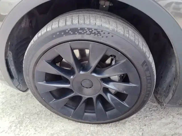 Tesla Model Y — Фото автомобиля 22