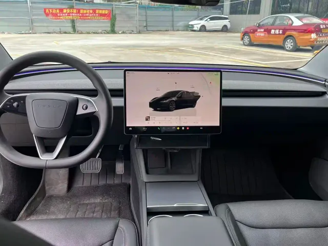 Tesla Model 3 — Фото автомобиля 8