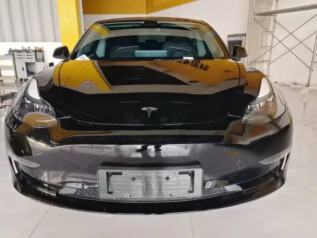 Tesla Model 3 — Фото автомобиля 2