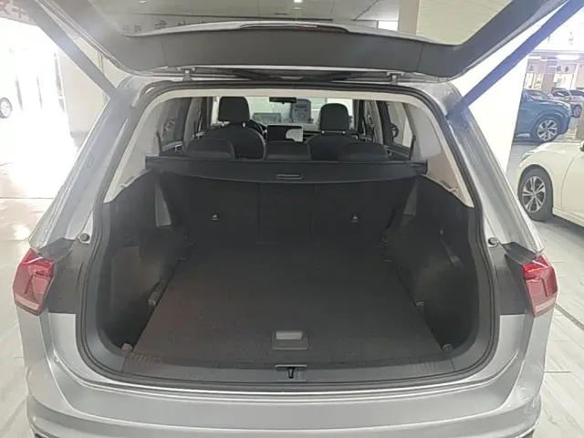 Volkswagen Tiguan L — Фото автомобиля 18