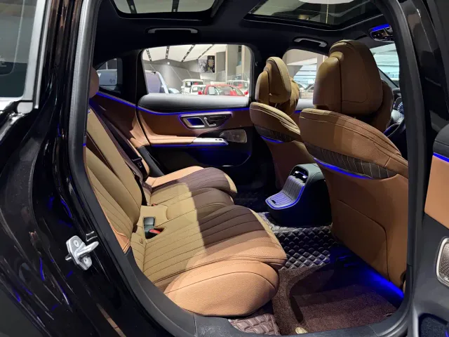 Mercedes-Benz E-Class — Фото автомобиля 14