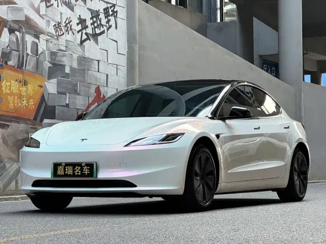 Фотография автомобиля — Tesla Model 3