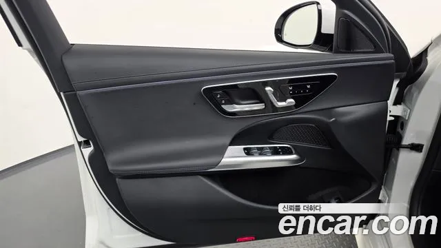 Mercedes-Benz E-Class — Фото автомобиля 23