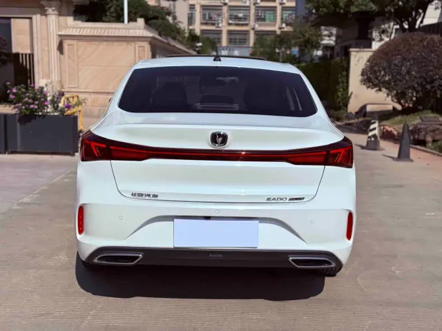 Changan Eado — Фото автомобиля 10