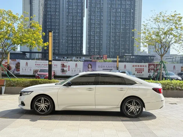 Honda Accord — Фото автомобиля 3