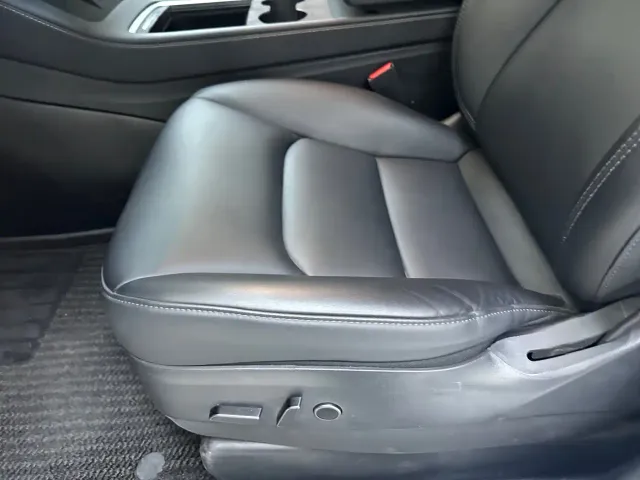 Tesla Model Y — Фото автомобиля 8