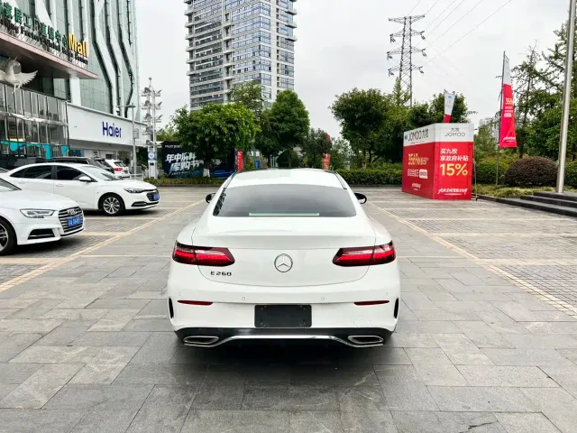 Mercedes-Benz E-Class — Фото автомобиля 12