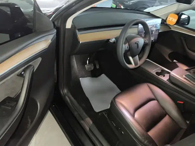 Tesla Model Y — Фото автомобиля 15