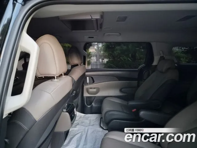 Kia Carnival Generation 4 — Фото автомобиля 5