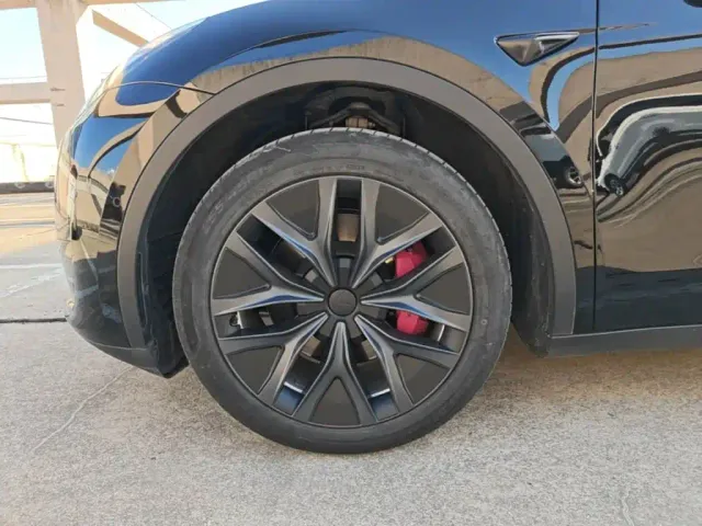 Tesla Model Y — Фото автомобиля 22