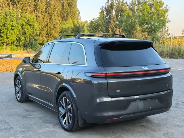 Li Auto L8 — Фото автомобиля 5