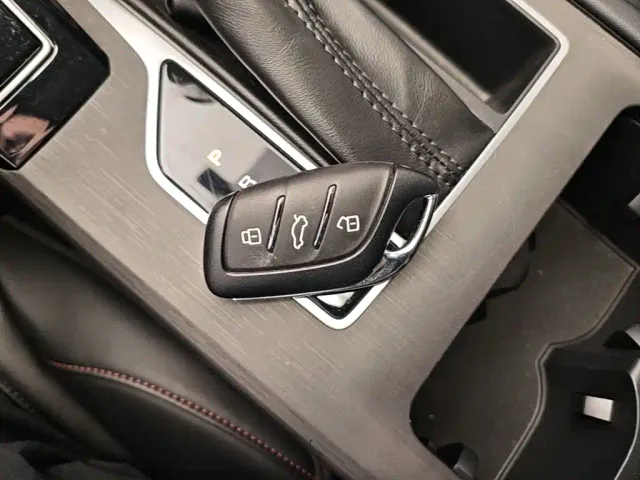 Roewe i5 — Фото автомобиля 16