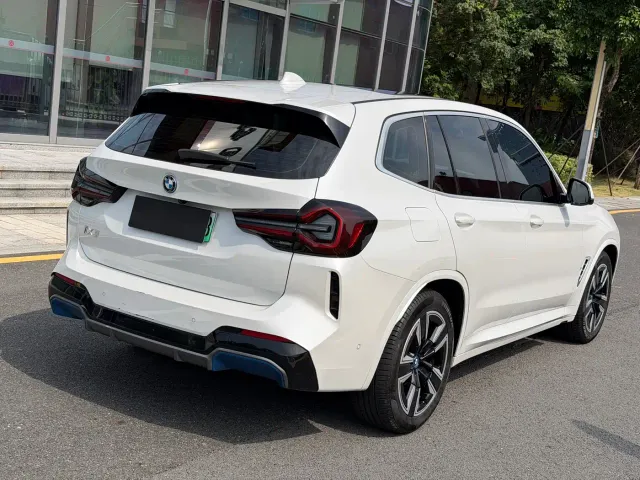 BMW iX3 — Фото автомобиля 6