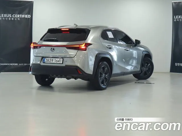 Lexus UX — Фото автомобиля 2