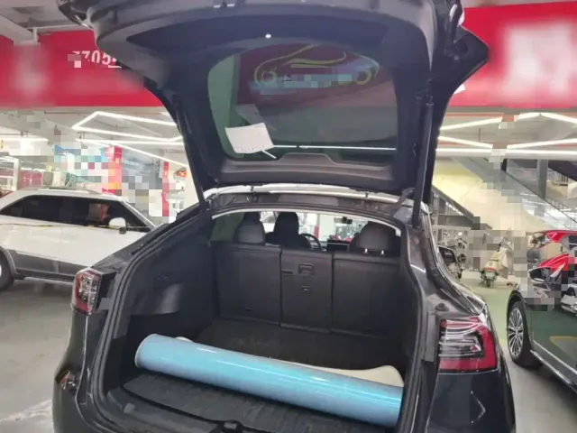 Tesla Model Y — Фото автомобиля 18