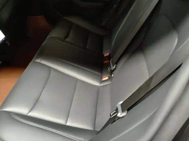 Tesla Model 3 — Фото автомобиля 11