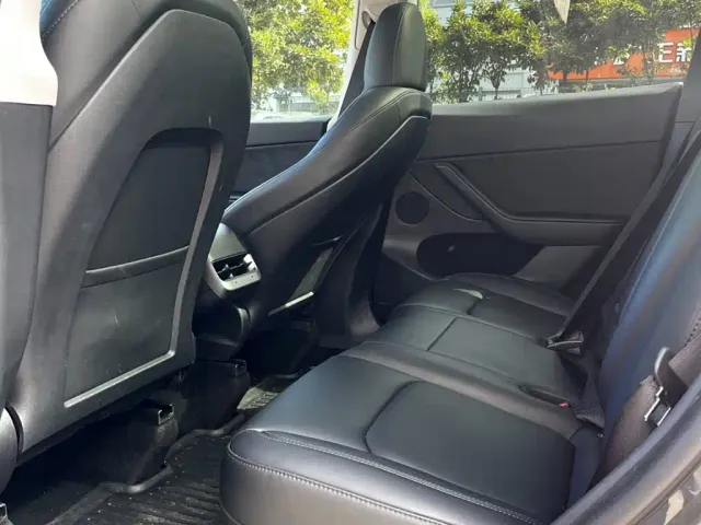 Tesla Model Y — Фото автомобиля 8