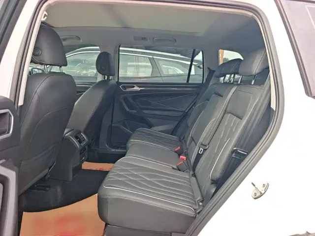 Volkswagen Tiguan L PHEV — Фото автомобиля 16