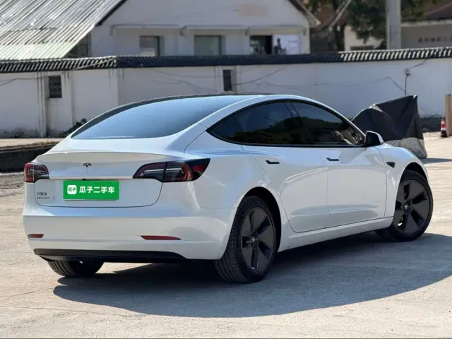 Tesla Model 3 — Фото автомобиля 6