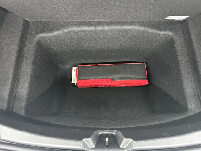 Tesla Model 3 — Фото автомобиля 24