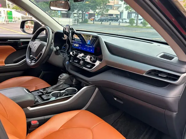Toyota Highlander — Фото автомобиля 21