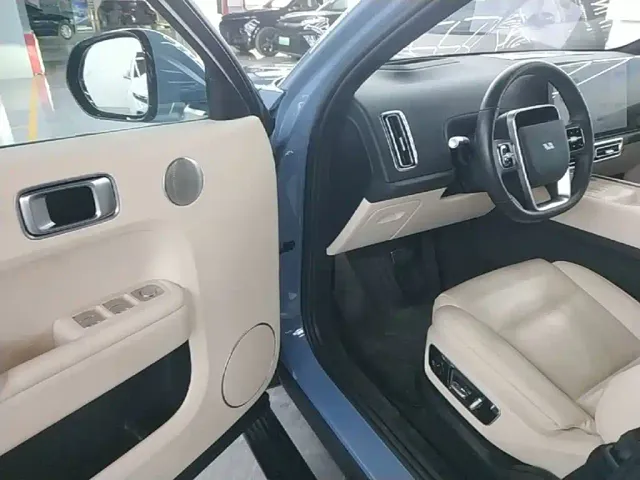 Li Auto L7 — Фото автомобиля 15