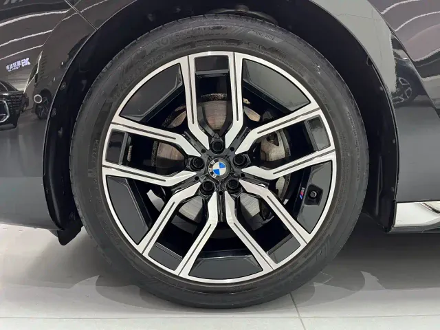 BMW 7 Series — Фото автомобиля 19