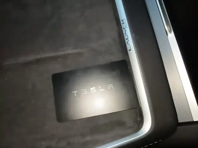 Tesla Model Y — Фото автомобиля 8