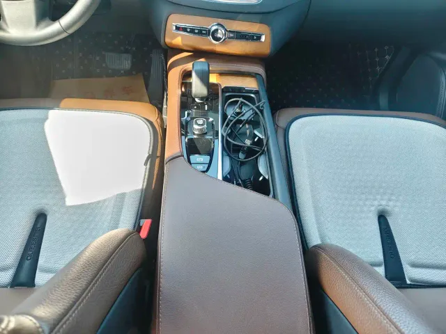Volvo XC90 — Фото автомобиля 5