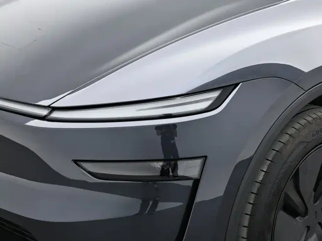 Tesla Model Y — Фото автомобиля 17