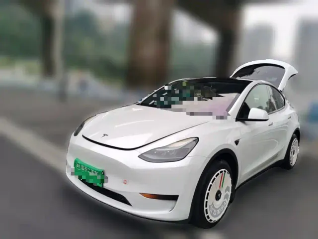 Фотография автомобиля — Tesla Model Y