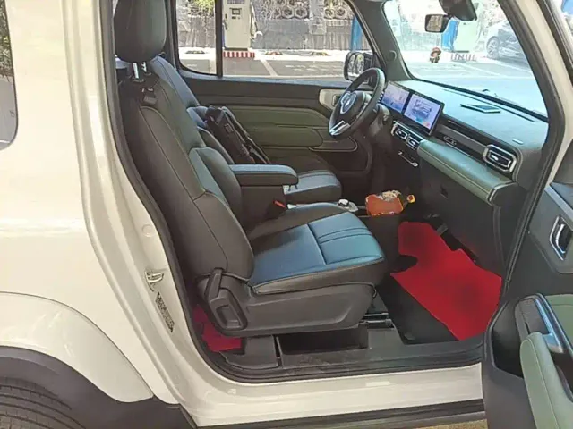Baojun Yep — Фото автомобиля 24